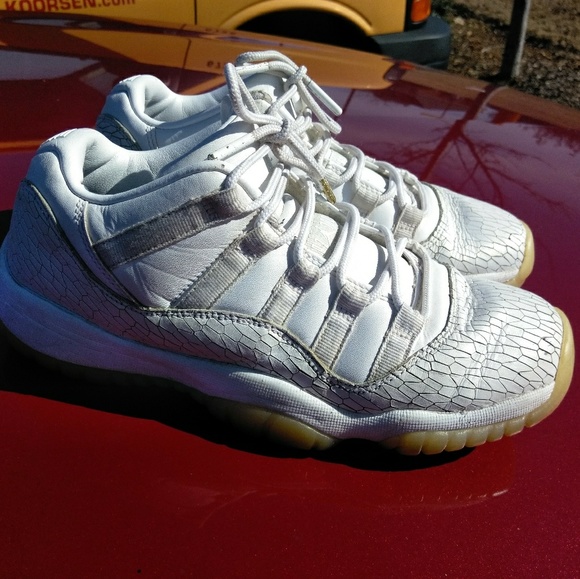 retro 11 frost white